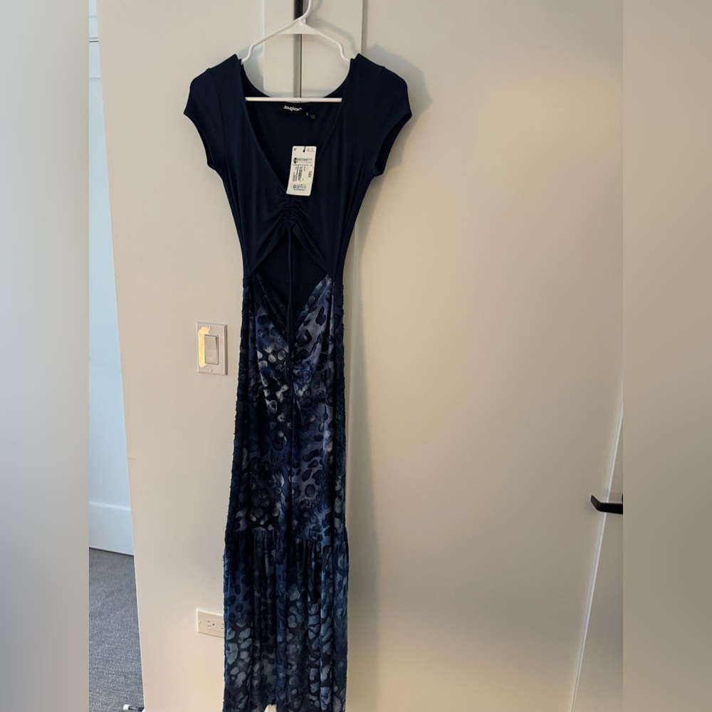 Desigual Long print dress
Beautiful texture, buttery soft